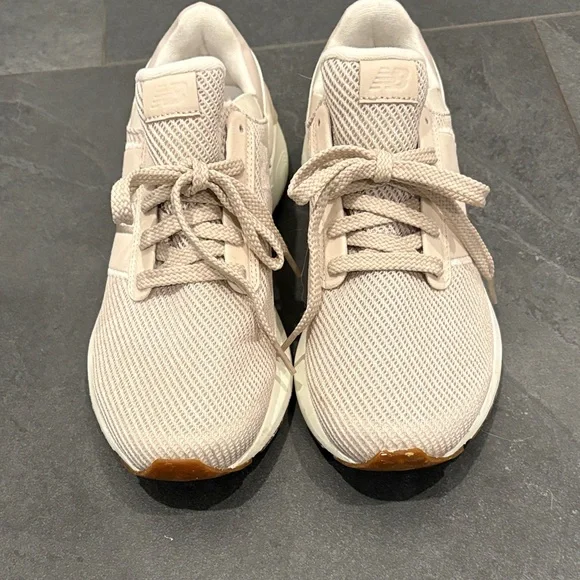 New Balance Women's Beige and White Sneakers 1440 - Picture 2 of 8